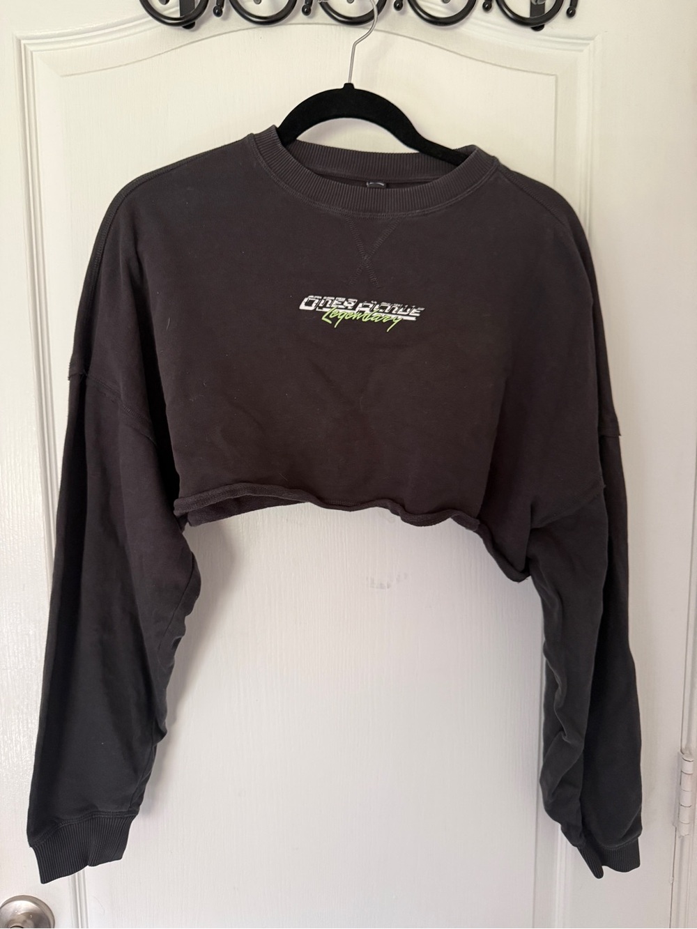Oner Active Legendary Cropped Black Graphic Sweatshirt Sz M
